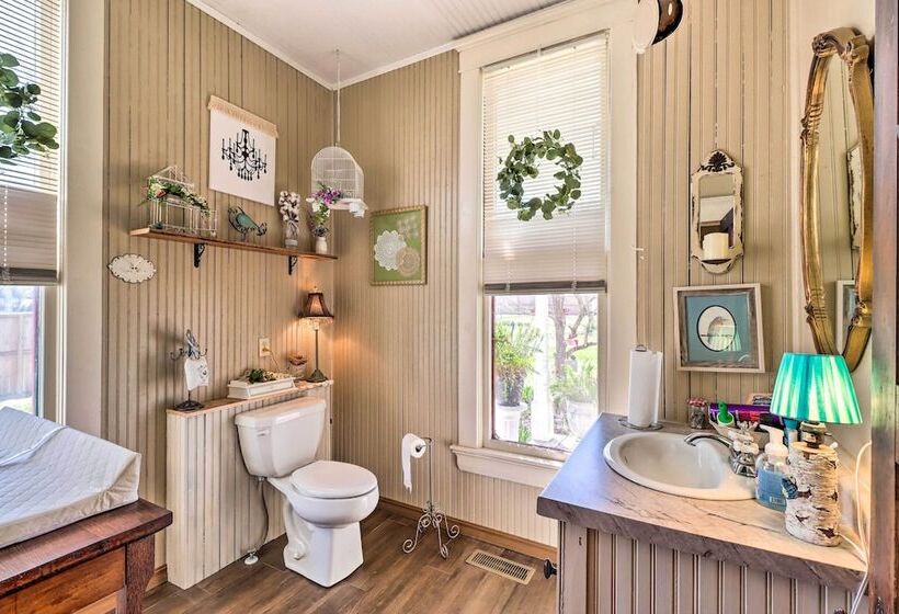 Creekfront Yellville Manor W/ Parlors & Fire Pit!