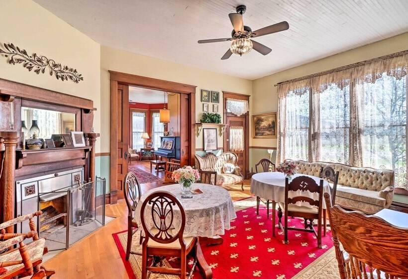 Creekfront Yellville Manor W/ Parlors & Fire Pit!