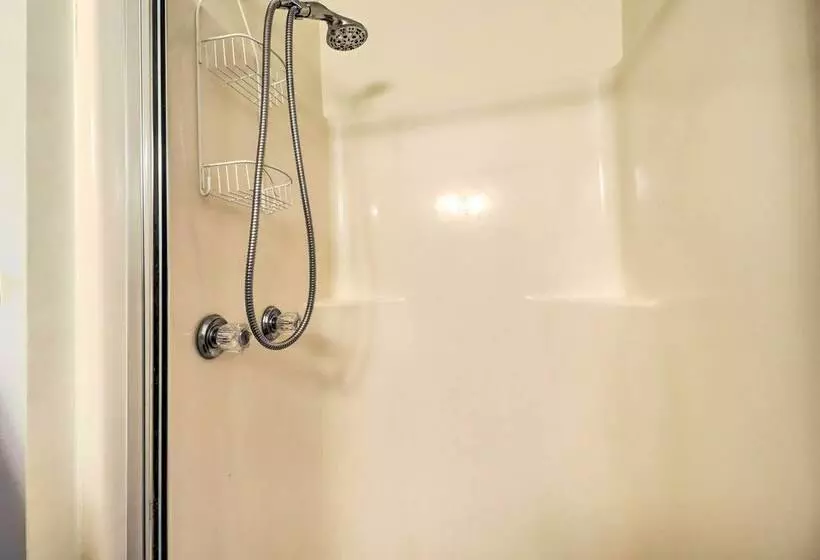 Creekfront Yellville Manor W/ Parlors & Fire Pit!