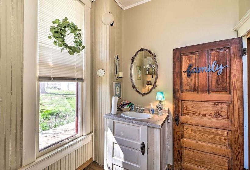 Creekfront Yellville Manor W/ Parlors & Fire Pit!