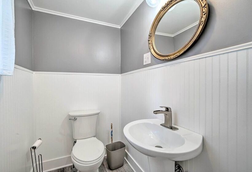 Downtown Retreat W/ Grill, Fire Pit & Wet Bar