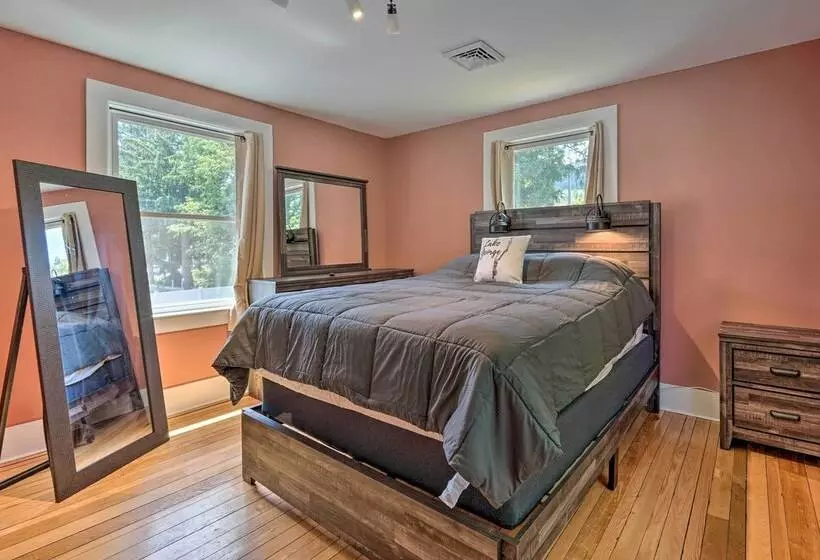 Downtown Retreat W/ Grill, Fire Pit & Wet Bar