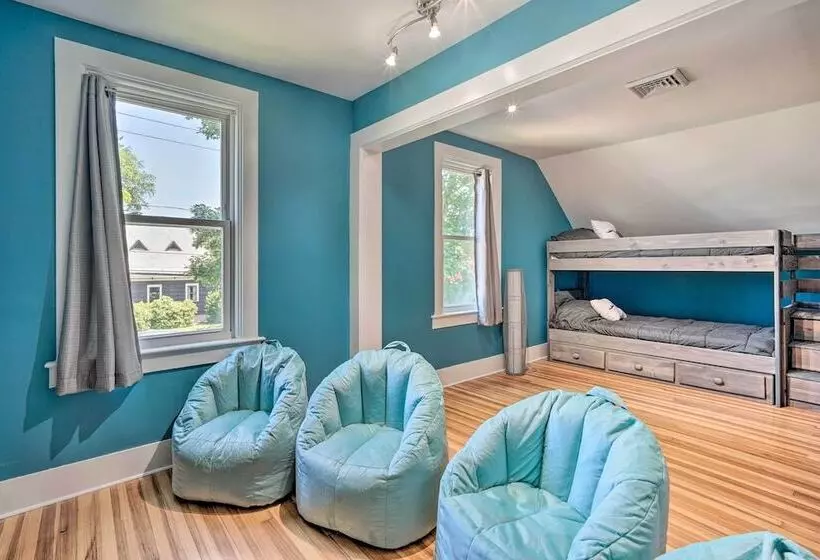 Downtown Retreat W/ Grill, Fire Pit & Wet Bar