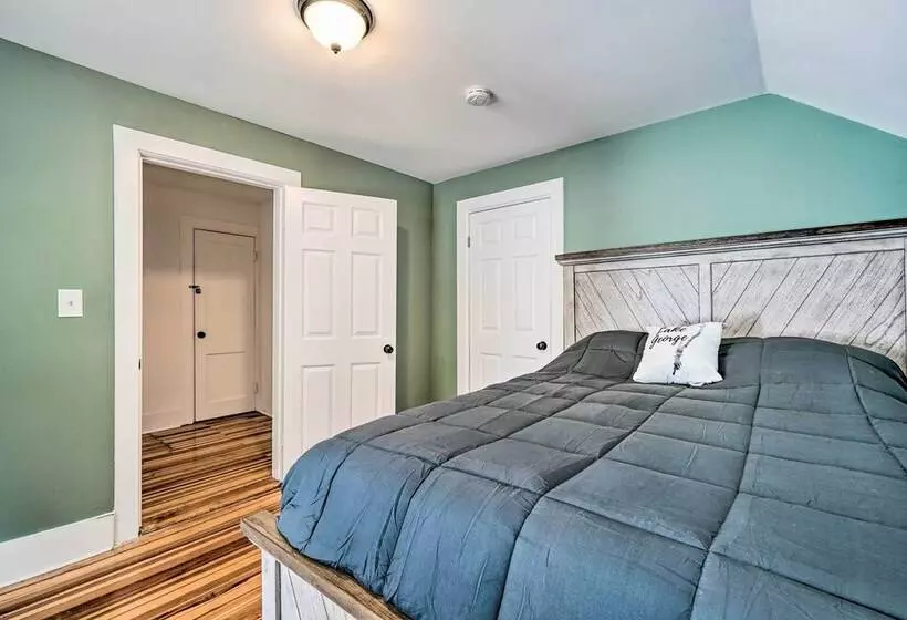 Downtown Retreat W/ Grill, Fire Pit & Wet Bar