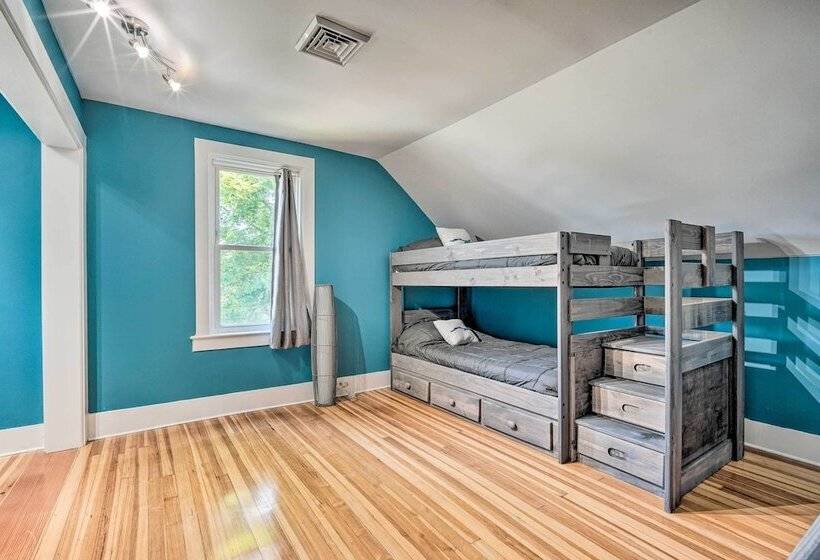 Downtown Retreat W/ Grill, Fire Pit & Wet Bar