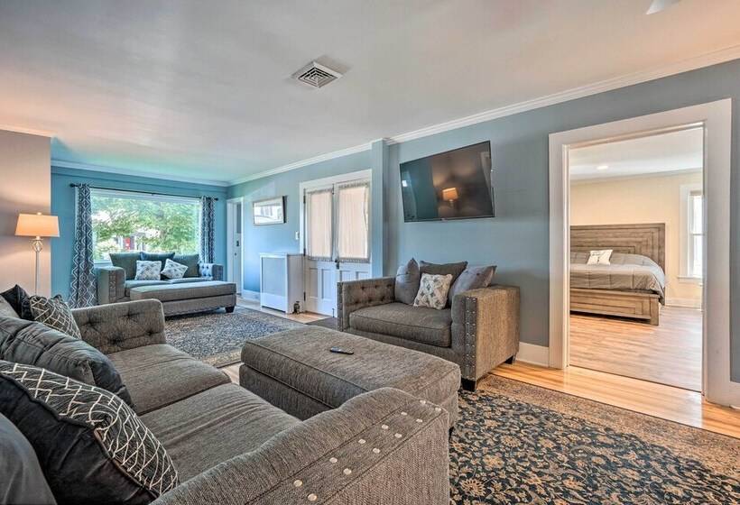 Downtown Retreat W/ Grill, Fire Pit & Wet Bar