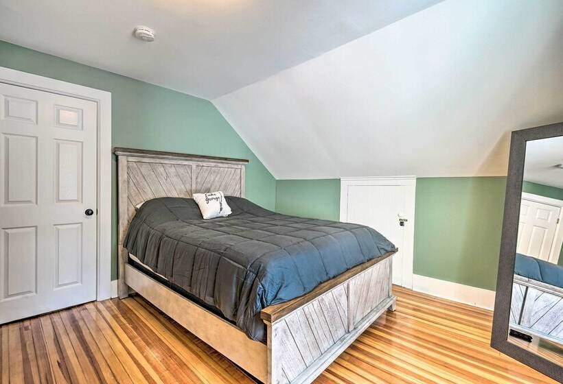 Downtown Retreat W/ Grill, Fire Pit & Wet Bar