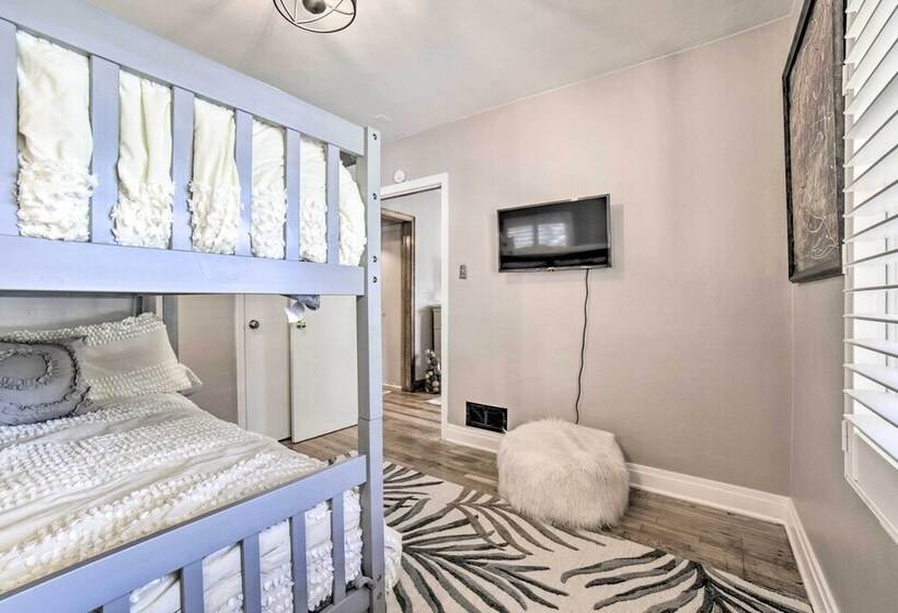 Enchanting Reno Retreat W/ Deck: Walk To Midtown!