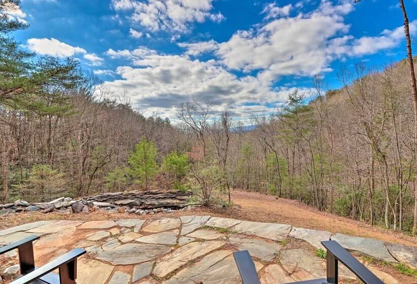 Expansive Murphy Retreat W/ Mountain Views!