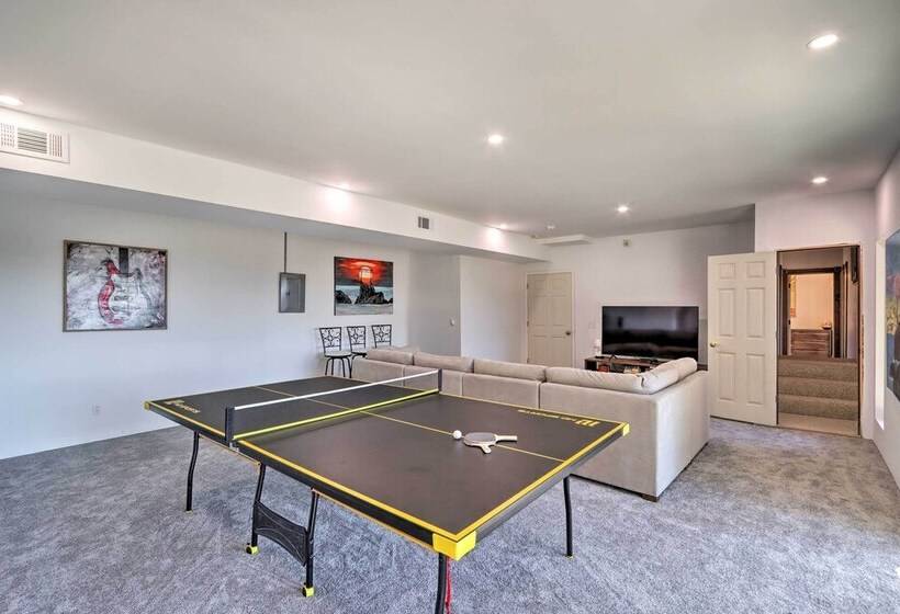 Expansive Murphy Retreat W/ Mountain Views!