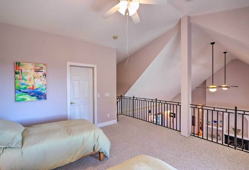 Expansive Murphy Retreat W/ Mountain Views!