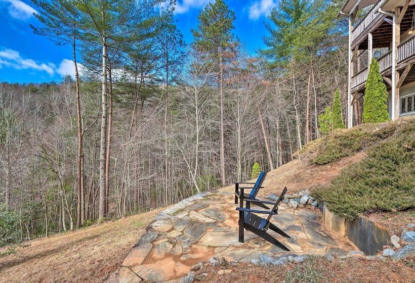 Expansive Murphy Retreat W/ Mountain Views!