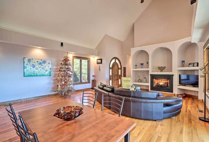 Expansive Murphy Retreat W/ Mountain Views!