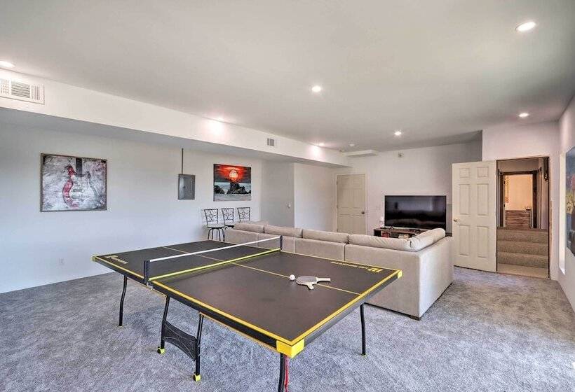 Expansive Murphy Retreat W/ Mountain Views!