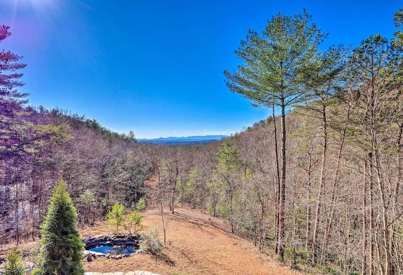 Expansive Murphy Retreat W/ Mountain Views!