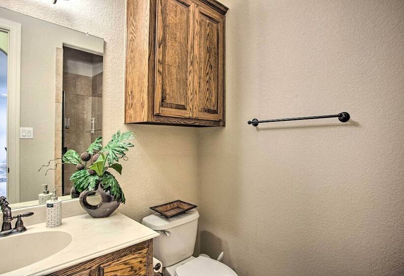 4 Mi To Grapevine Lake: Texas Home W/ Media Room