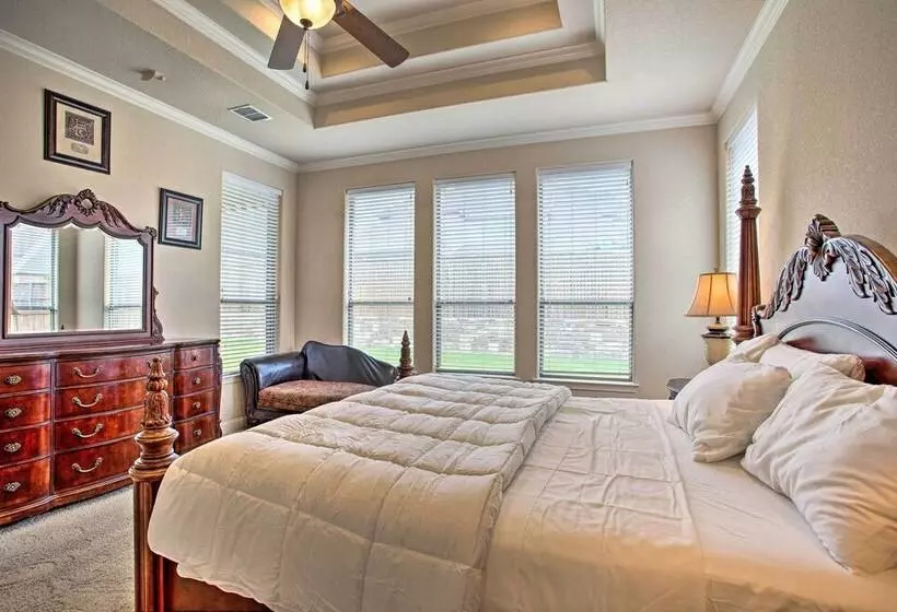 4 Mi To Grapevine Lake: Texas Home W/ Media Room