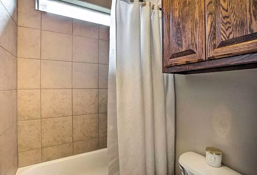 4 Mi To Grapevine Lake: Texas Home W/ Media Room