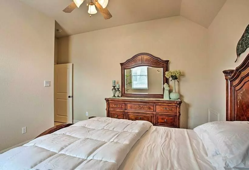 4 Mi To Grapevine Lake: Texas Home W/ Media Room