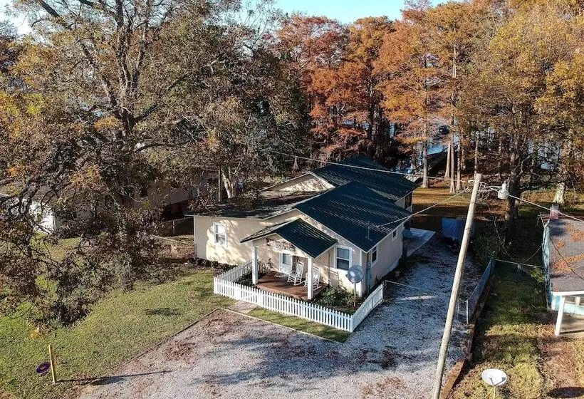 Ferriday Lakehouse W/ Private Dock, Deck, & Yard!