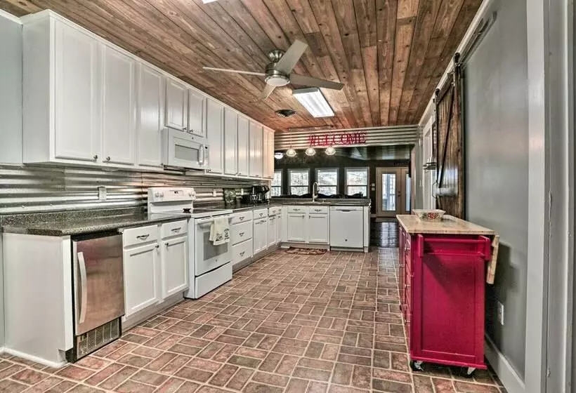 Ferriday Lakehouse W/ Private Dock, Deck, & Yard!