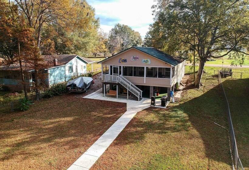 Ferriday Lakehouse W/ Private Dock, Deck, & Yard!