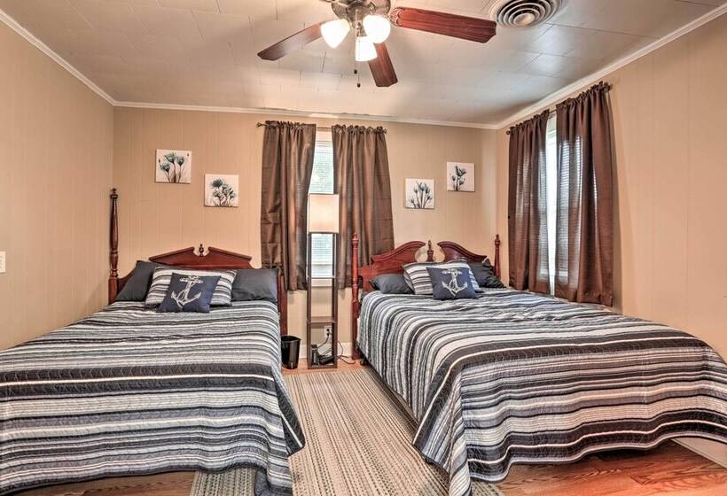 Ferriday Lakehouse W/ Private Dock, Deck, & Yard!