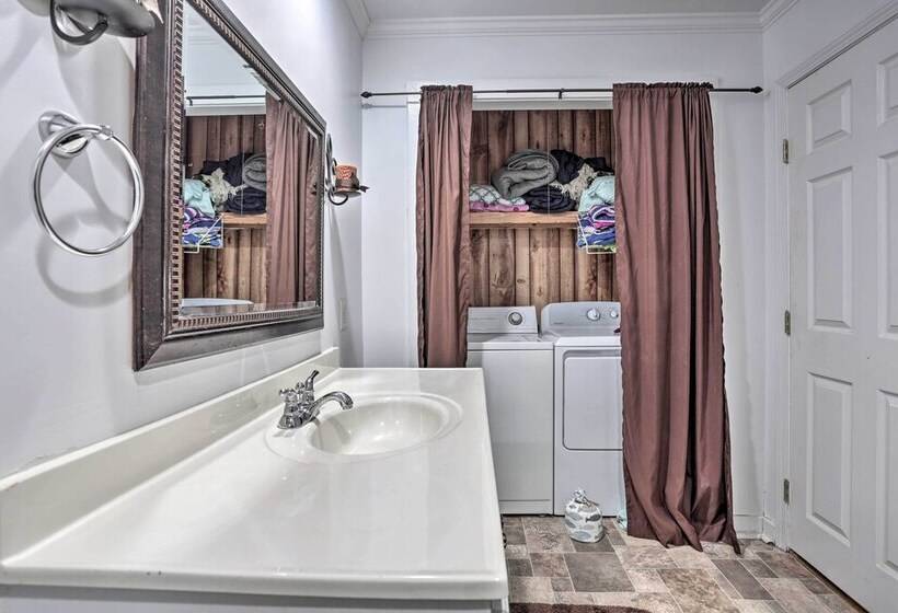 Ferriday Lakehouse W/ Private Dock, Deck, & Yard!