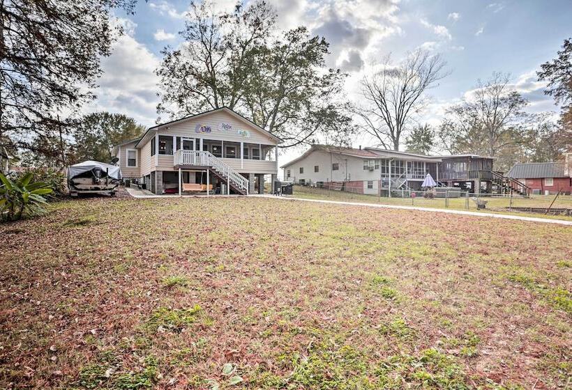 Ferriday Lakehouse W/ Private Dock, Deck, & Yard!