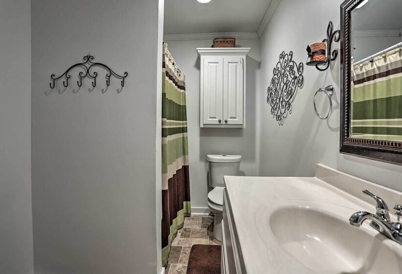 Ferriday Lakehouse W/ Private Dock, Deck, & Yard!