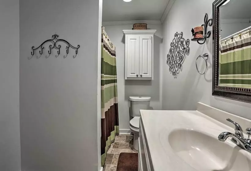 Ferriday Lakehouse W/ Private Dock, Deck, & Yard!