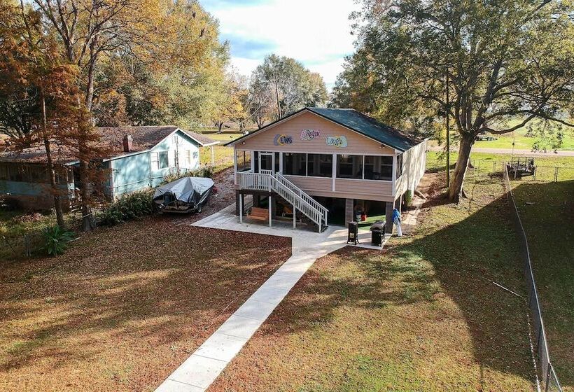 Ferriday Lakehouse W/ Private Dock, Deck, & Yard!