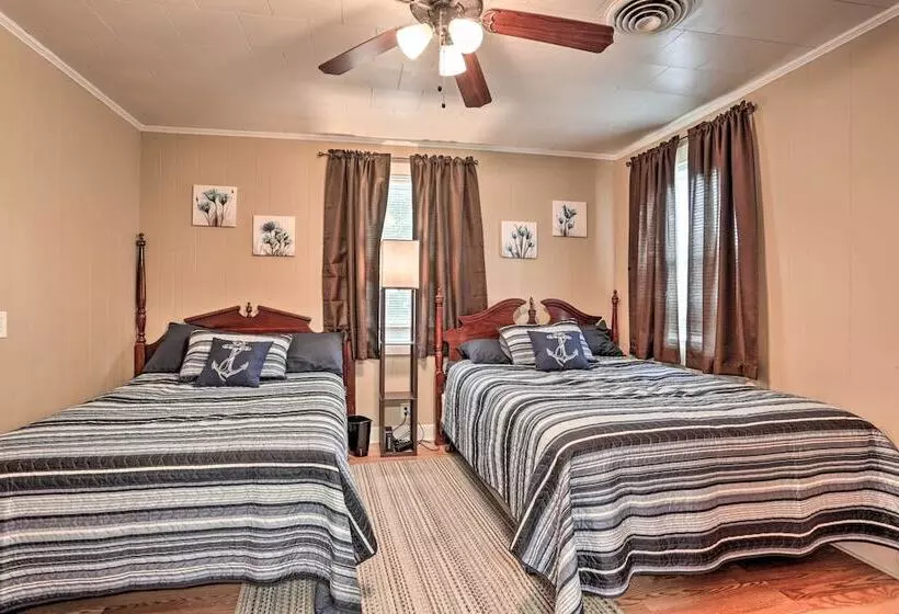 Ferriday Lakehouse W/ Private Dock, Deck, & Yard!