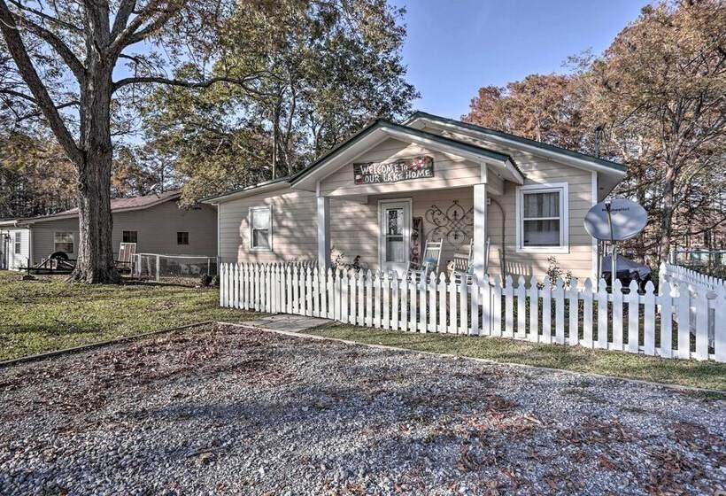 Ferriday Lakehouse W/ Private Dock, Deck, & Yard!