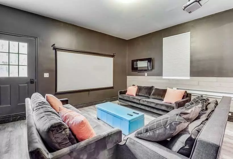 Poconos Home W/ Pool Access ~ 6 Mi To Ski Resort