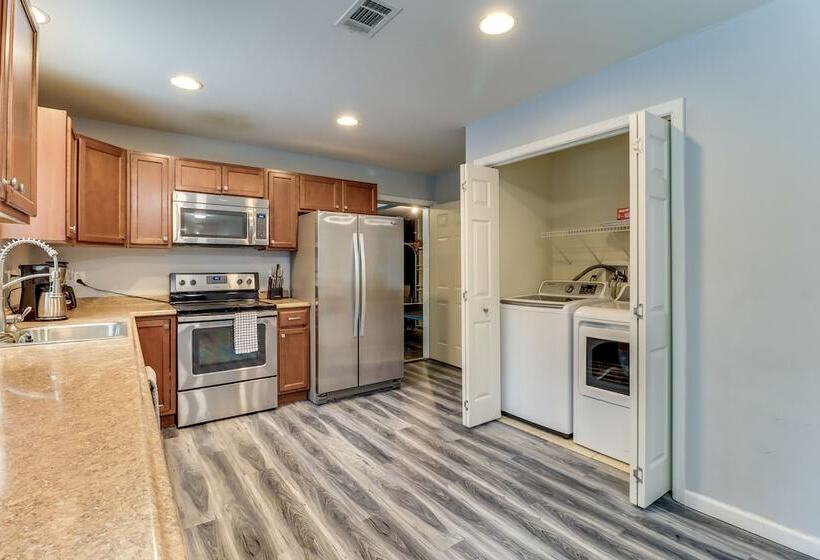 Poconos Home W/ Pool Access ~ 6 Mi To Ski Resort