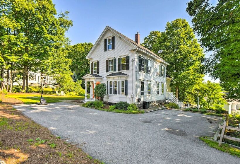 Hot Tub + Walk To Lakeside Dining: Meredith Home!