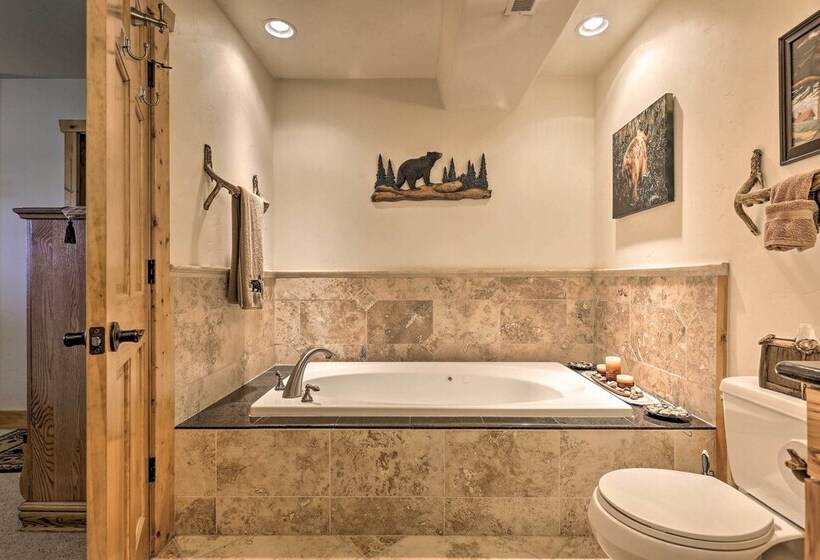 Deck, Bar & Mtn Views: Grand Granby Retreat!