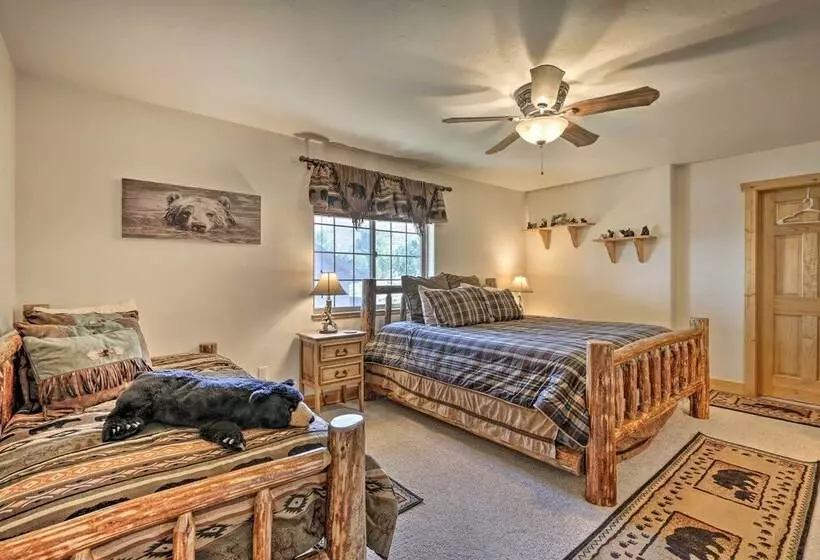 Deck, Bar & Mtn Views: Grand Granby Retreat!