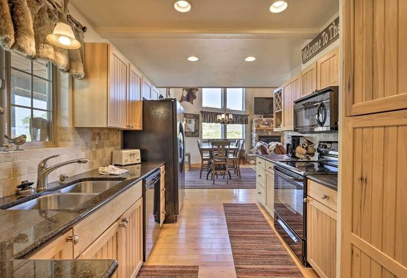 Deck, Bar & Mtn Views: Grand Granby Retreat!