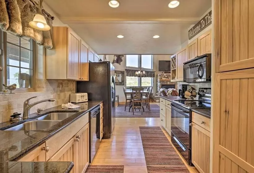 Deck, Bar & Mtn Views: Grand Granby Retreat!