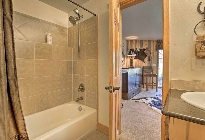 Deck, Bar & Mtn Views: Grand Granby Retreat!