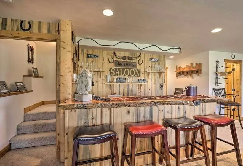 Deck, Bar & Mtn Views: Grand Granby Retreat!