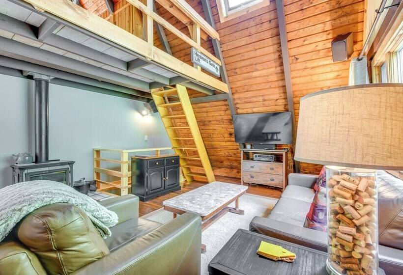 Inviting A Frame Cabin W/ Saltwater Hot Tub!