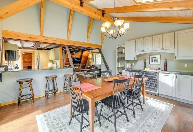 Inviting A Frame Cabin W/ Saltwater Hot Tub!