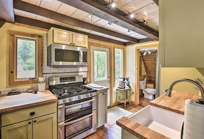 Inviting A Frame Cabin W/ Saltwater Hot Tub!