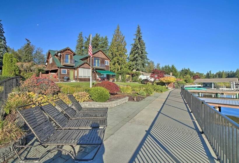 Lake Lovers Oasis: Hot Tub & Mt Rainier View!