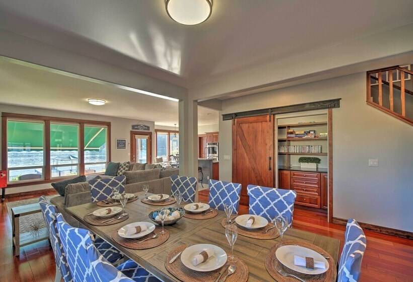 Lake Lovers Oasis: Hot Tub & Mt Rainier View!