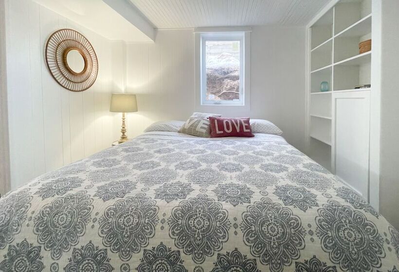 Walk To Beach: Lake Michigan Getaway!