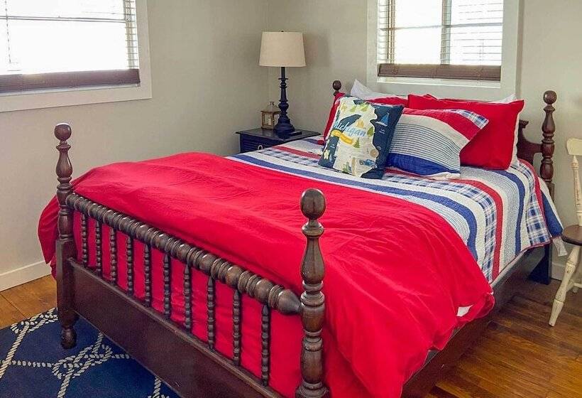 Walk To Beach: Lake Michigan Getaway!